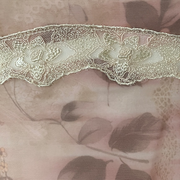 NEW ROSES & LACE LINGERIE - Picture 6 of 15